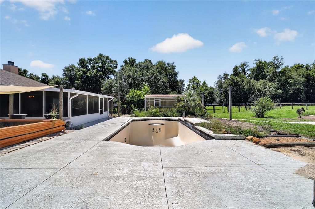 For Sale: $1,400,000 (3 beds, 2 baths, 2392 Square Feet)
