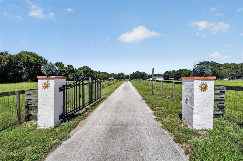 For Sale: $1,400,000 (3 beds, 2 baths, 2392 Square Feet)