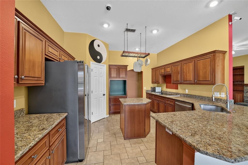 For Sale: $1,400,000 (3 beds, 2 baths, 2392 Square Feet)
