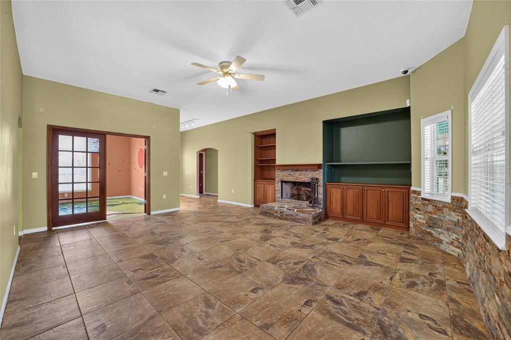 For Sale: $1,400,000 (3 beds, 2 baths, 2392 Square Feet)