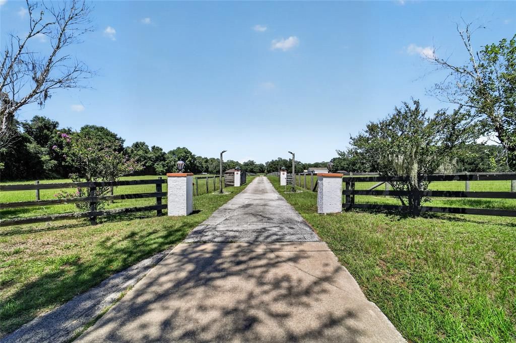 For Sale: $1,400,000 (3 beds, 2 baths, 2392 Square Feet)