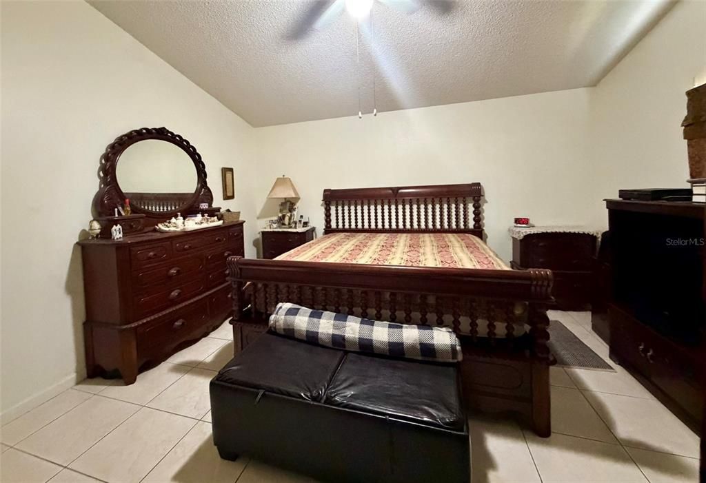 На продажу: $334,900 (3 спален, 2 ванн, 1704 Квадратных фут)
