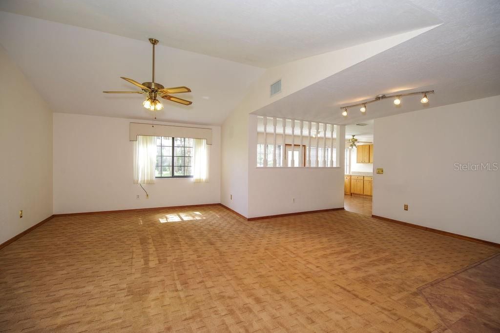 На продажу: $199,000 (2 спален, 2 ванн, 1568 Квадратных фут)