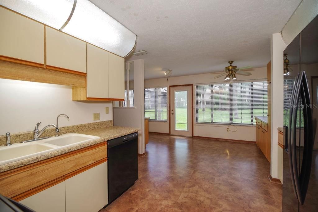 На продажу: $199,000 (2 спален, 2 ванн, 1568 Квадратных фут)