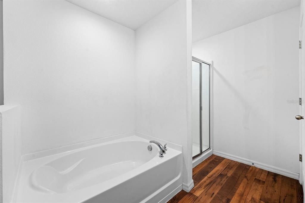 En Venta: $333,000 (4 camas, 2 baños, 1884 Pies cuadrados)