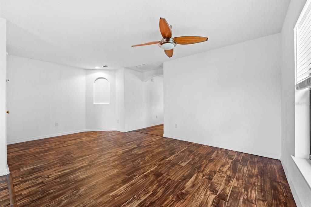 En Venta: $333,000 (4 camas, 2 baños, 1884 Pies cuadrados)