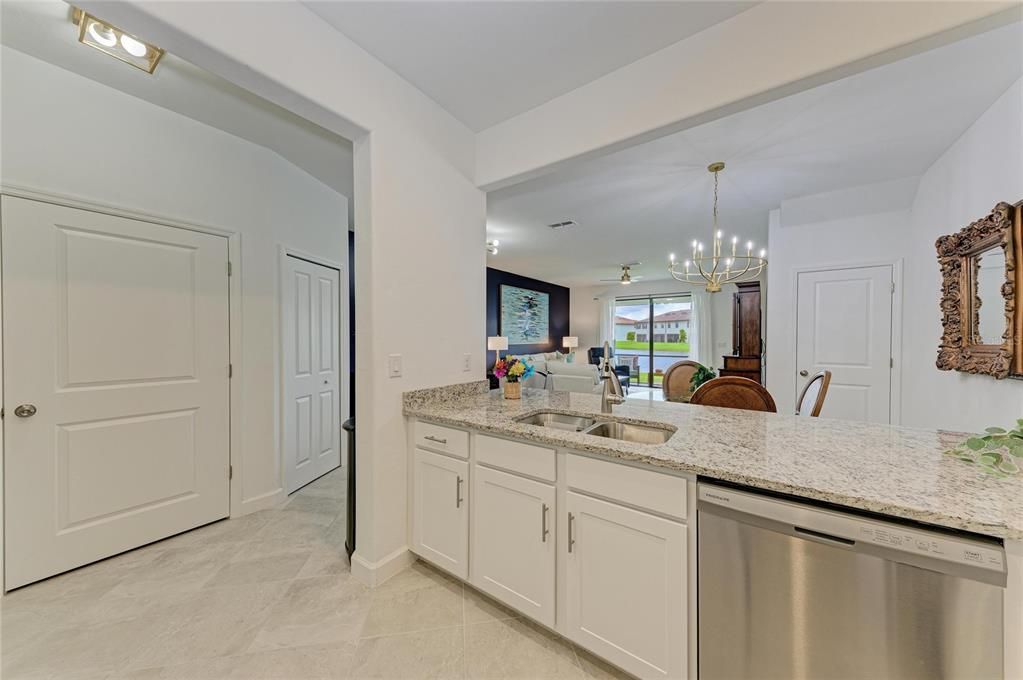 En Venta: $339,500 (3 camas, 2 baños, 1925 Pies cuadrados)