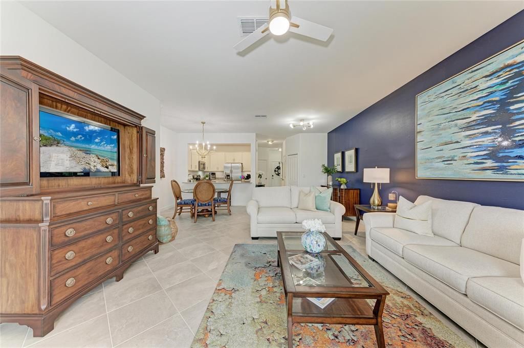En Venta: $339,500 (3 camas, 2 baños, 1925 Pies cuadrados)