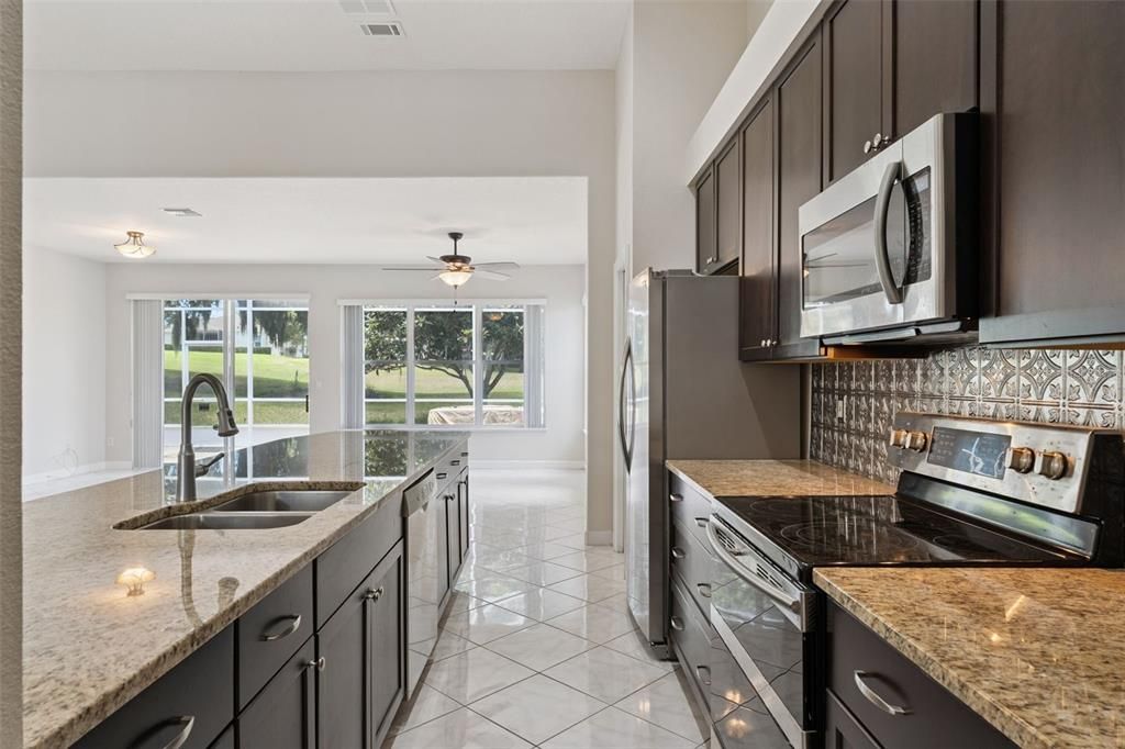 En Venta: $420,000 (3 camas, 2 baños, 2180 Pies cuadrados)