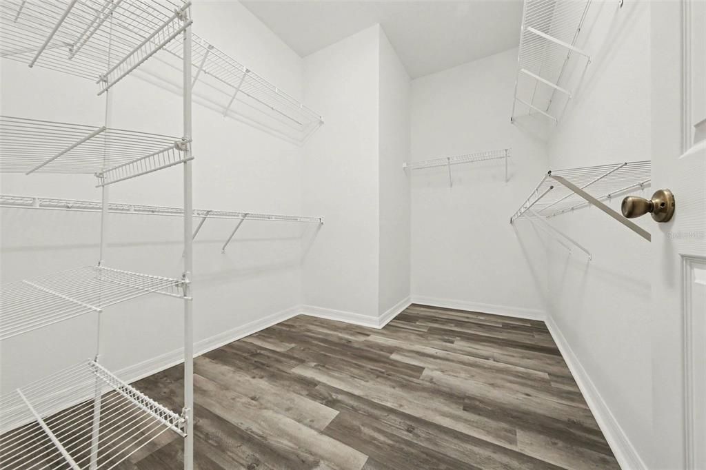 For Sale: $415,000 (3 beds, 2 baths, 1942 Square Feet)