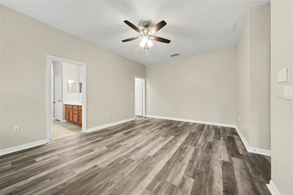 For Sale: $415,000 (3 beds, 2 baths, 1942 Square Feet)