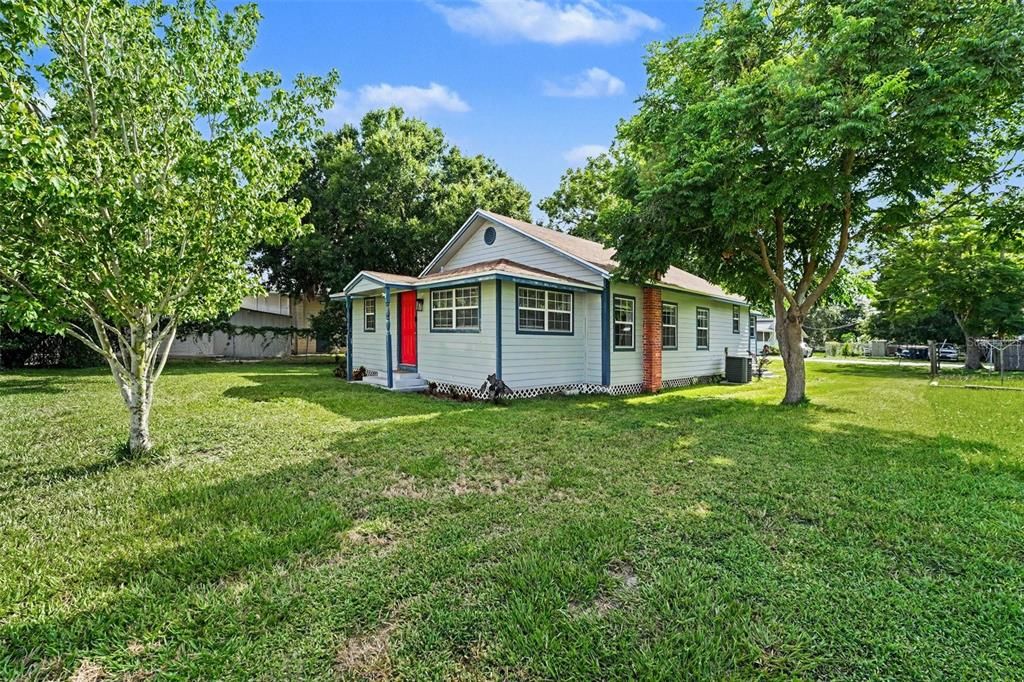 Active With Contract: $210,000 (3 beds, 1 baths, 1192 Square Feet)