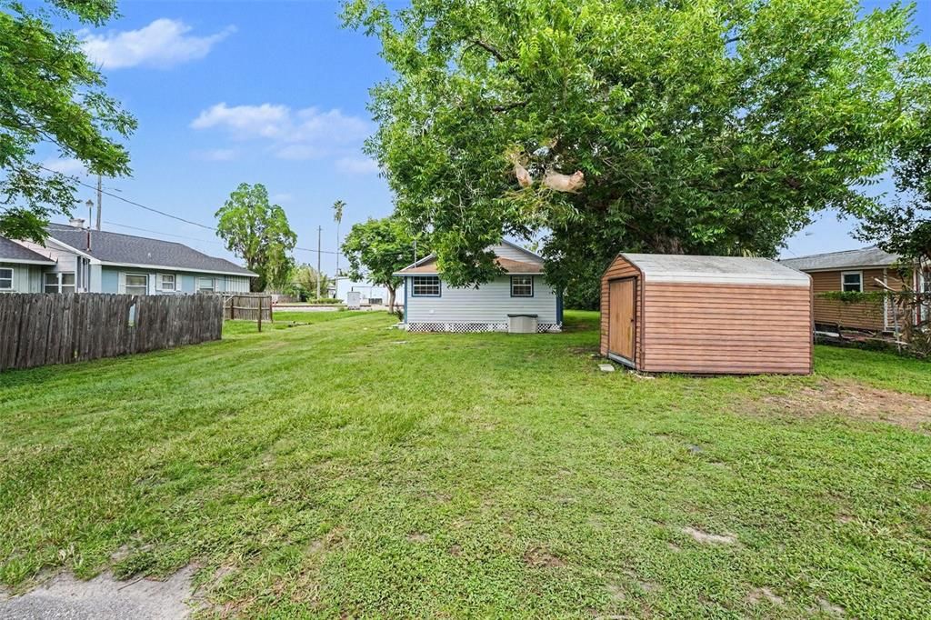 Active With Contract: $210,000 (3 beds, 1 baths, 1192 Square Feet)