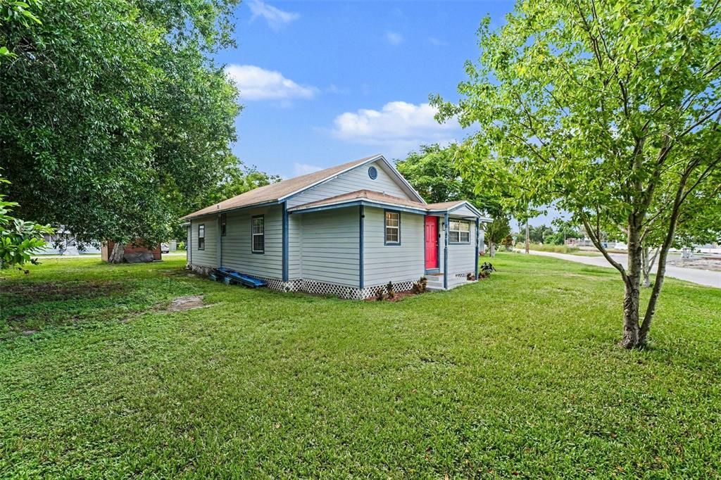 Active With Contract: $210,000 (3 beds, 1 baths, 1192 Square Feet)