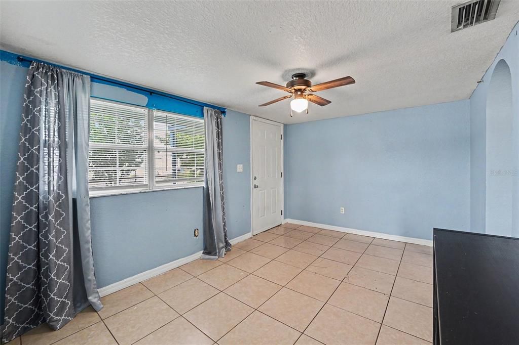 Active With Contract: $210,000 (3 beds, 1 baths, 1192 Square Feet)