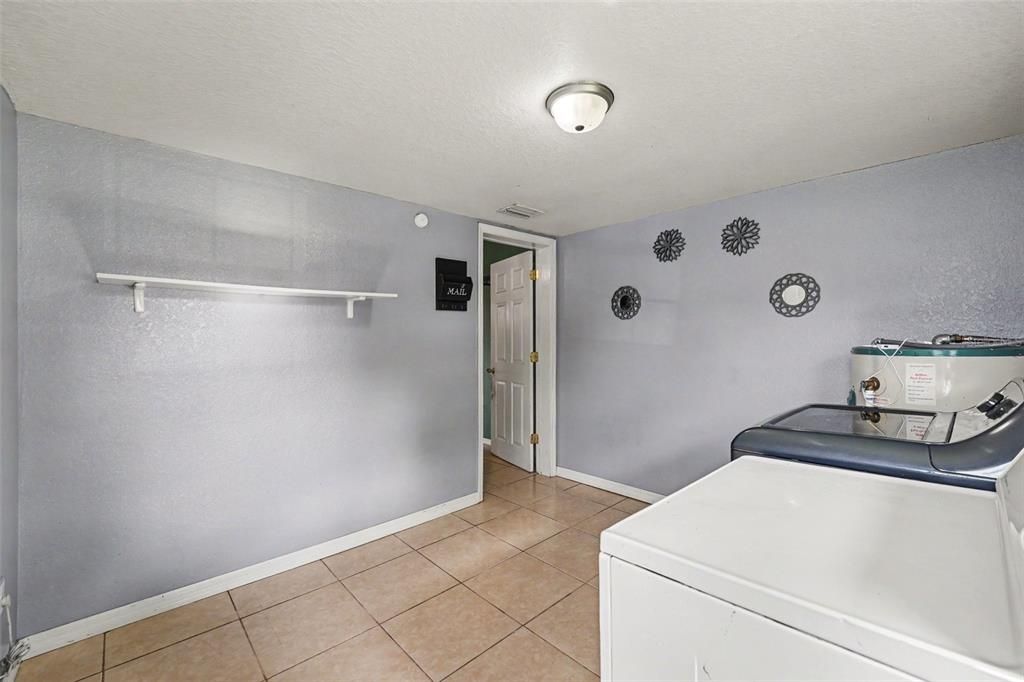 Active With Contract: $210,000 (3 beds, 1 baths, 1192 Square Feet)
