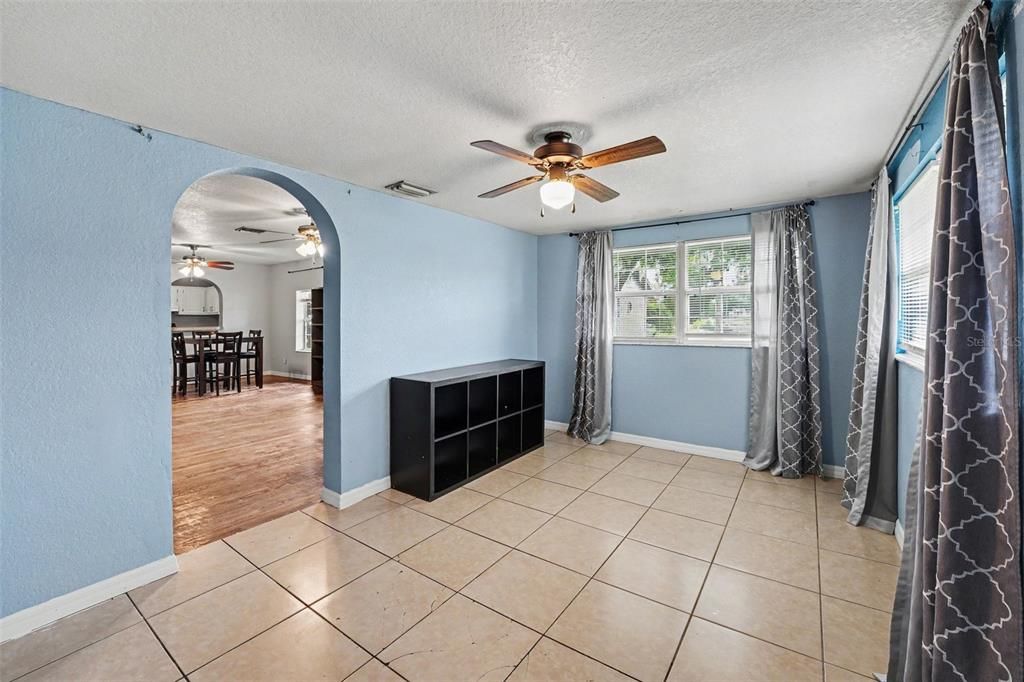 Active With Contract: $210,000 (3 beds, 1 baths, 1192 Square Feet)