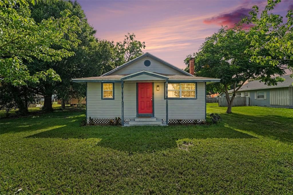 Active With Contract: $210,000 (3 beds, 1 baths, 1192 Square Feet)