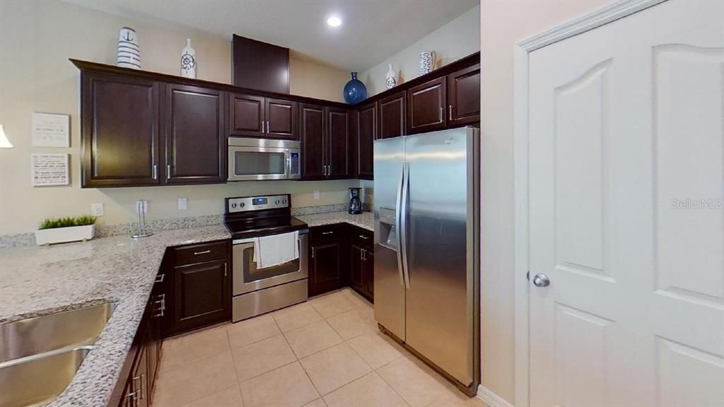 В аренду: $2,550 (4 спален, 3 ванн, 1637 Квадратных фут)