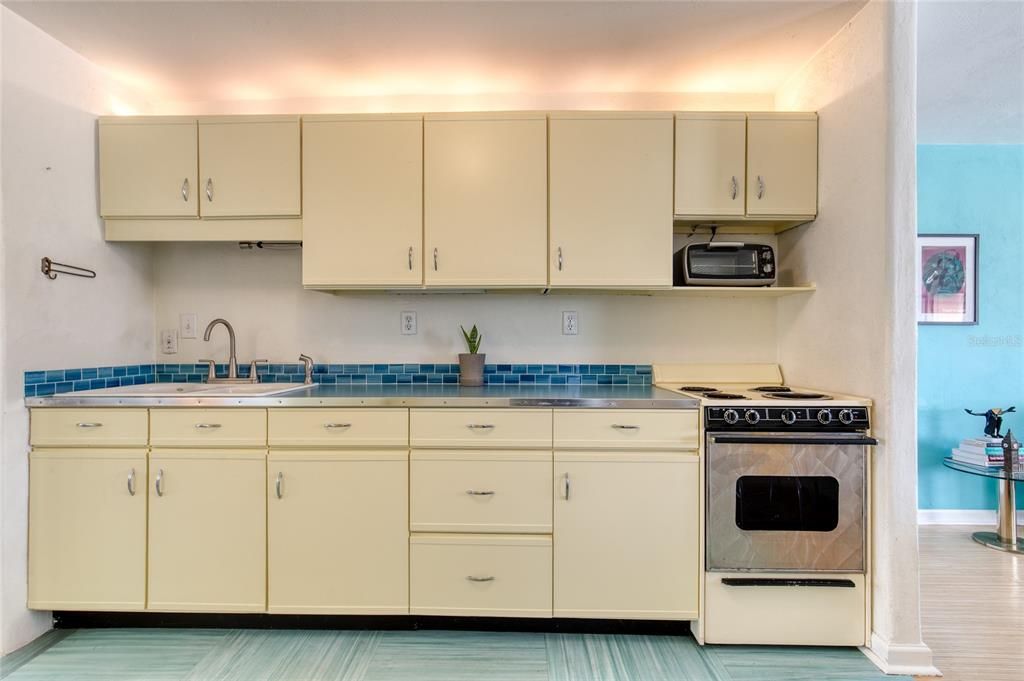 For Sale: $349,000 (3 beds, 2 baths, 1256 Square Feet)