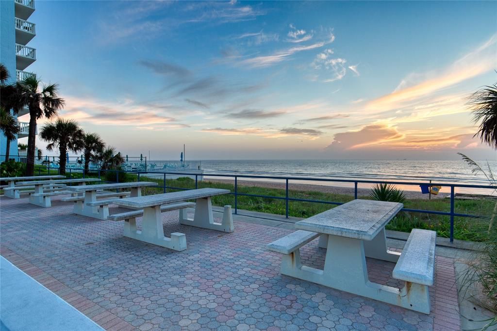 For Sale: $349,000 (3 beds, 2 baths, 1256 Square Feet)