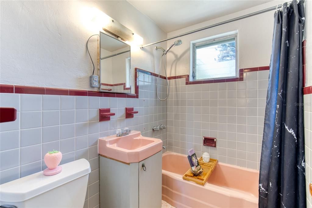 For Sale: $349,000 (3 beds, 2 baths, 1256 Square Feet)