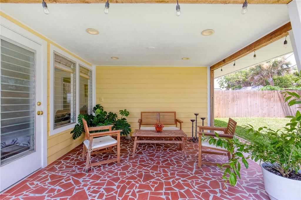For Sale: $349,000 (3 beds, 2 baths, 1256 Square Feet)
