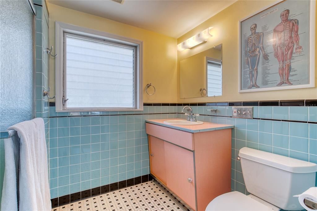 For Sale: $349,000 (3 beds, 2 baths, 1256 Square Feet)