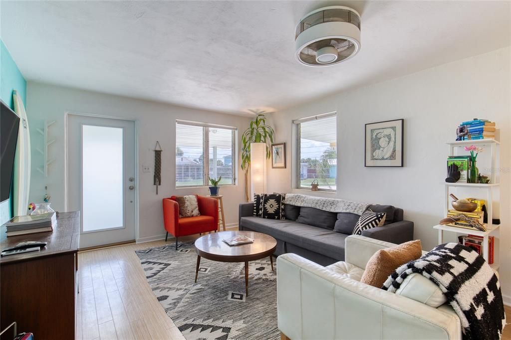 For Sale: $349,000 (3 beds, 2 baths, 1256 Square Feet)