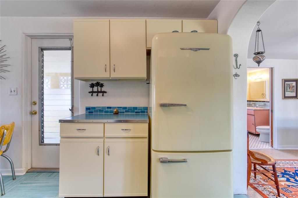 For Sale: $349,000 (3 beds, 2 baths, 1256 Square Feet)