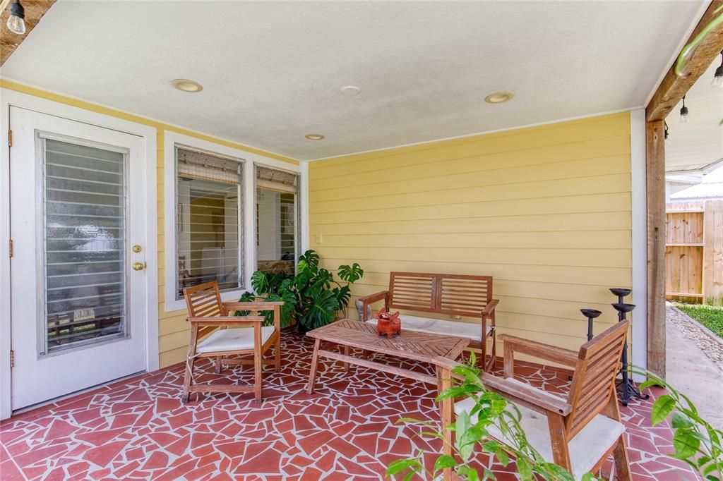 For Sale: $349,000 (3 beds, 2 baths, 1256 Square Feet)