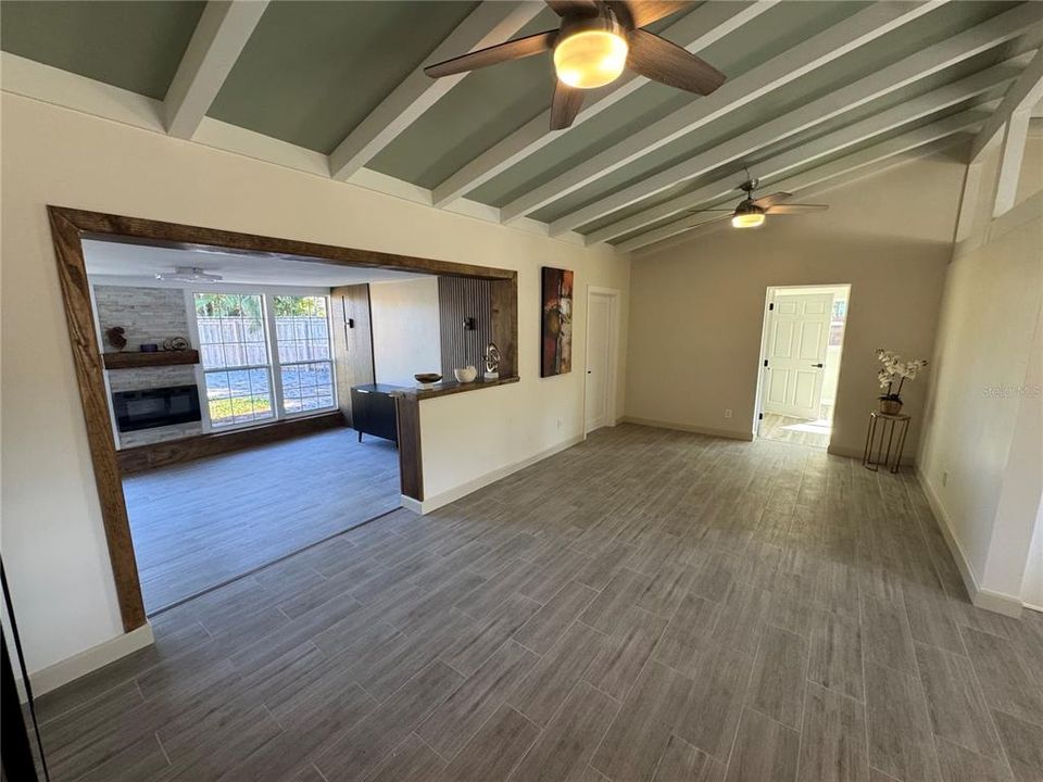 В аренду: $3,900 (4 спален, 2 ванн, 1690 Квадратных фут)