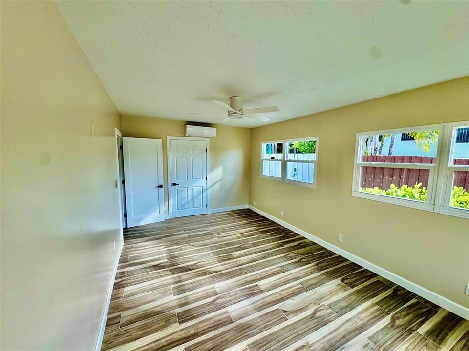 В аренду: $3,900 (4 спален, 2 ванн, 1690 Квадратных фут)