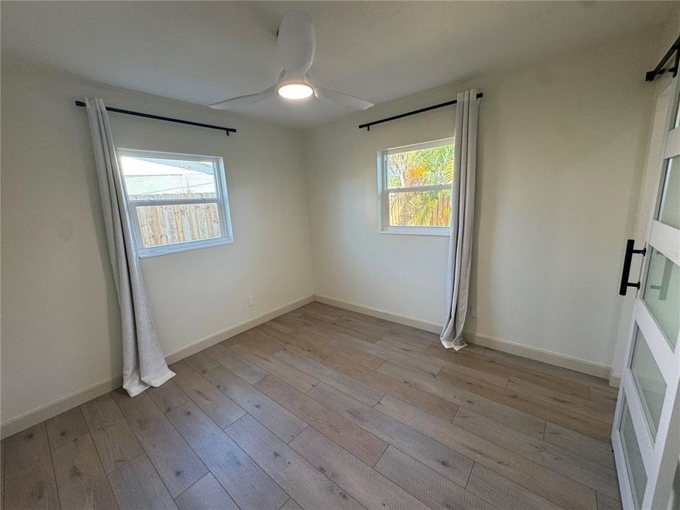 В аренду: $3,900 (4 спален, 2 ванн, 1690 Квадратных фут)