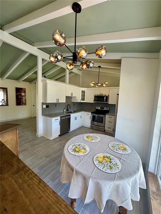 В аренду: $3,900 (4 спален, 2 ванн, 1690 Квадратных фут)