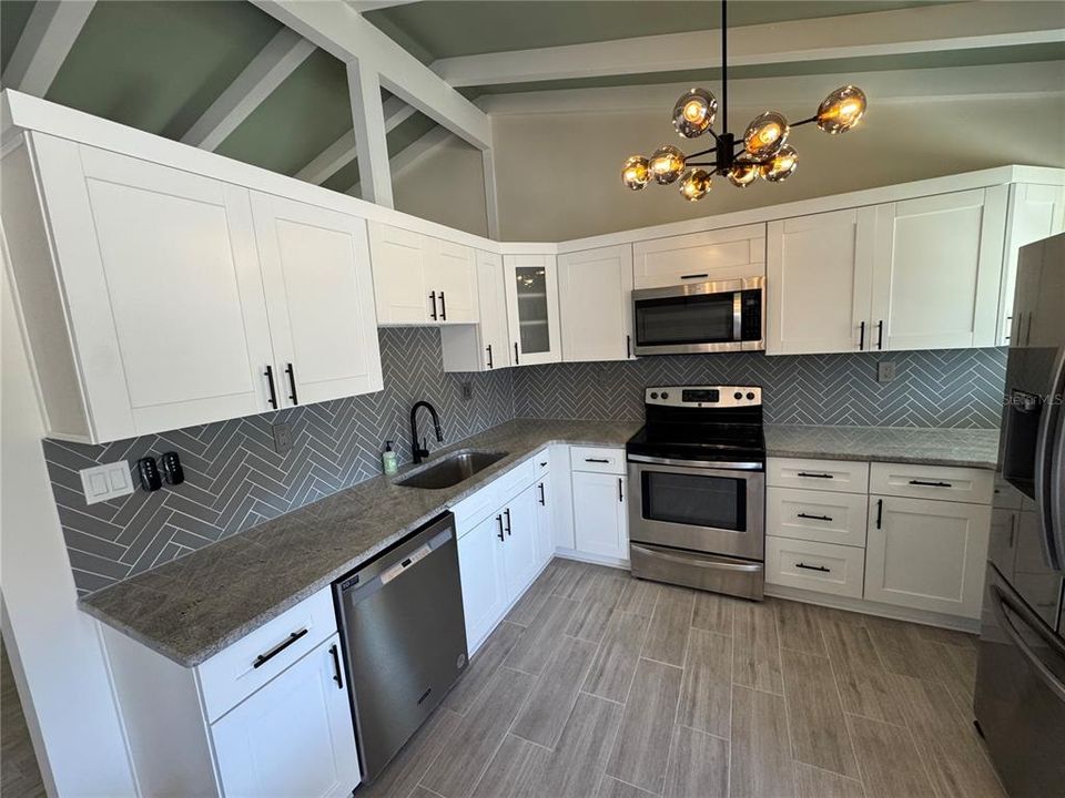 В аренду: $3,900 (4 спален, 2 ванн, 1690 Квадратных фут)