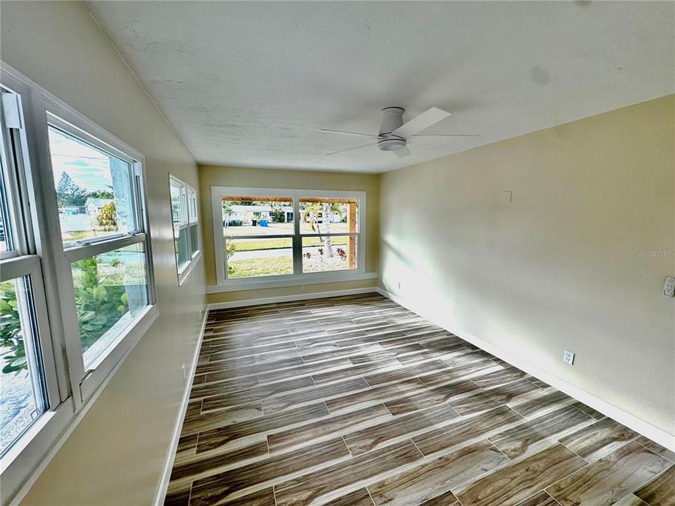В аренду: $3,900 (4 спален, 2 ванн, 1690 Квадратных фут)