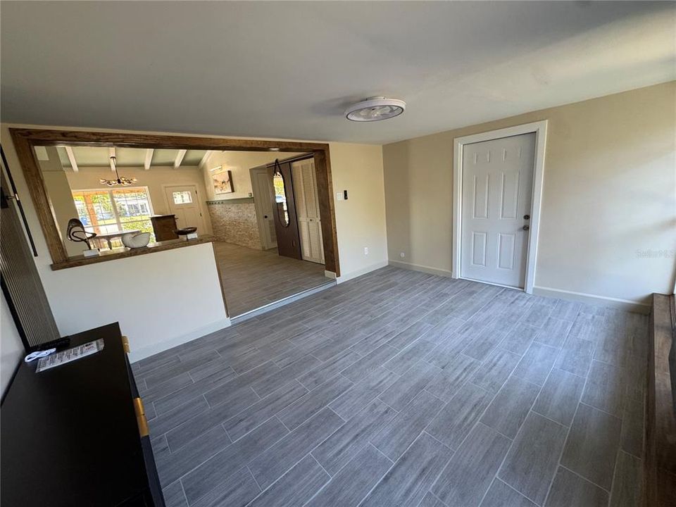 В аренду: $3,900 (4 спален, 2 ванн, 1690 Квадратных фут)