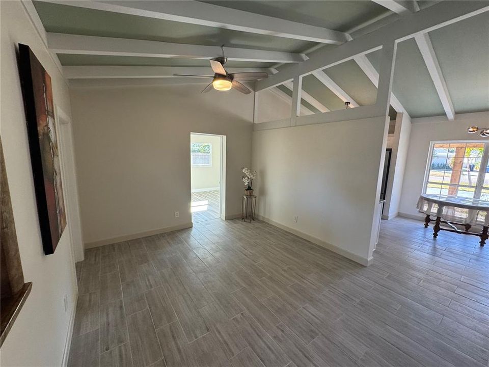 В аренду: $3,900 (4 спален, 2 ванн, 1690 Квадратных фут)