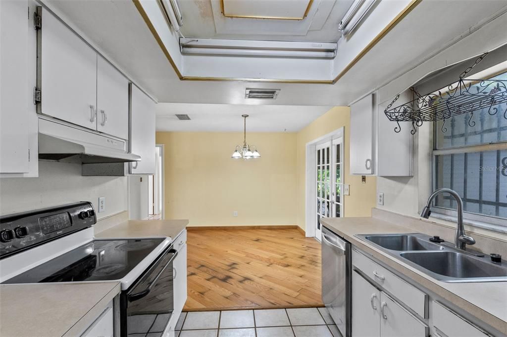 На продажу: $324,900 (3 спален, 2 ванн, 1150 Квадратных фут)