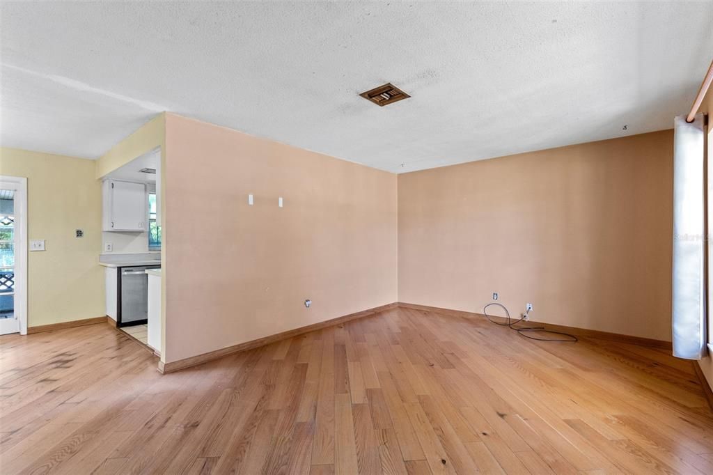 На продажу: $324,900 (3 спален, 2 ванн, 1150 Квадратных фут)