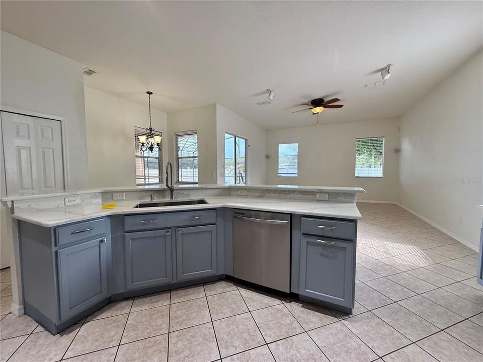 Active With Contract: $4,000 (5 beds, 3 baths, 3255 Square Feet)
