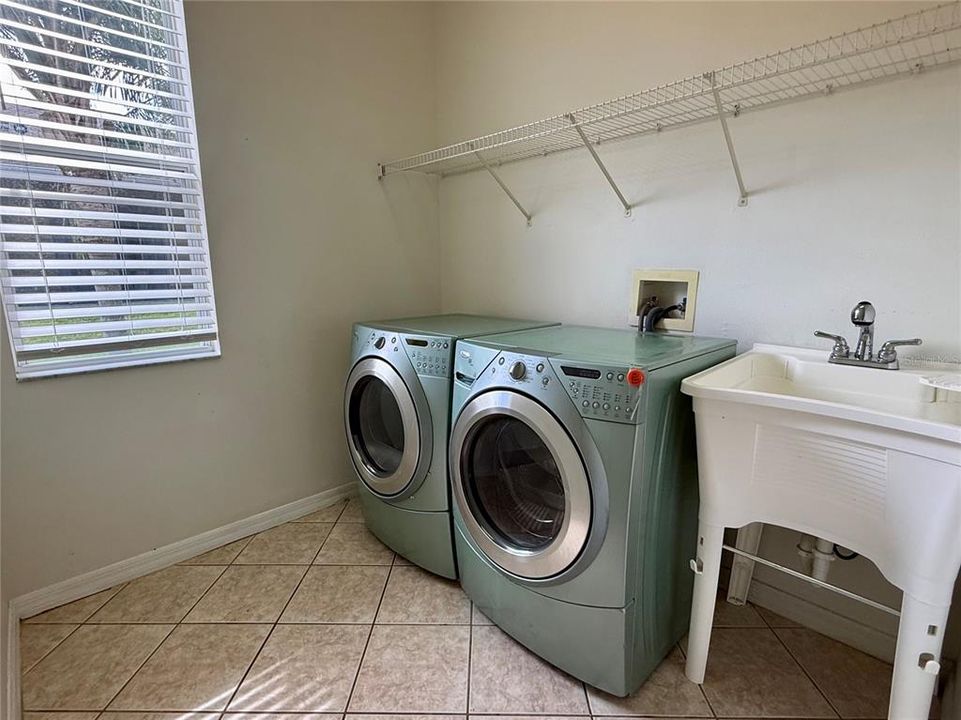 Active With Contract: $4,000 (5 beds, 3 baths, 3255 Square Feet)