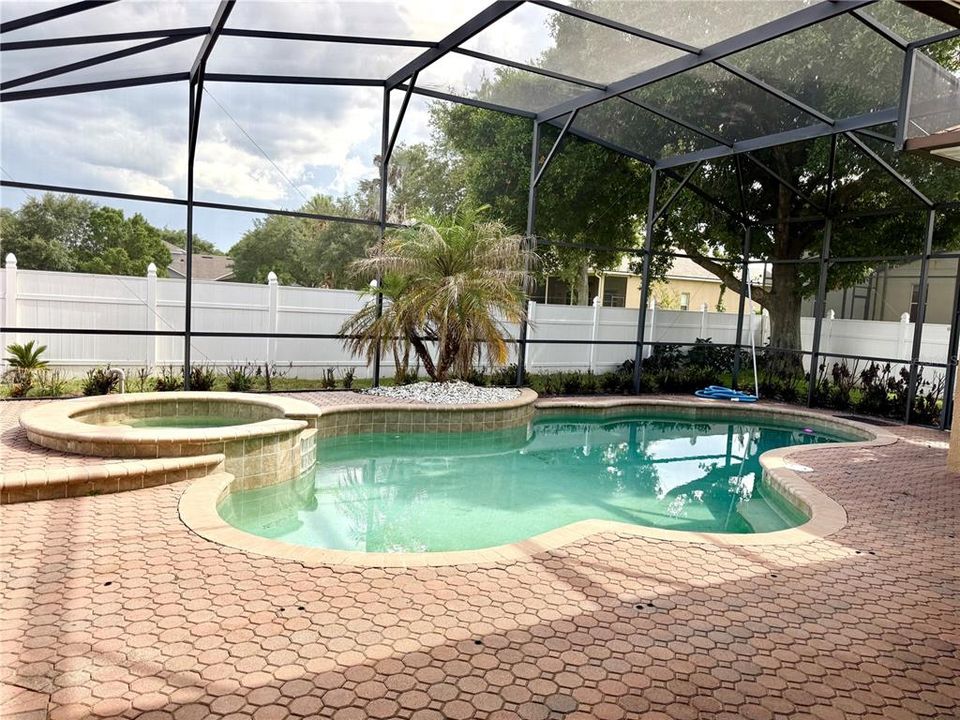 Active With Contract: $4,000 (5 beds, 3 baths, 3255 Square Feet)