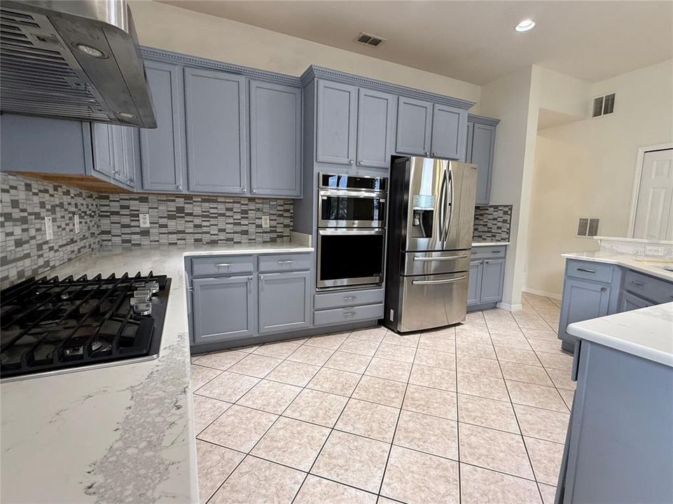 Active With Contract: $4,000 (5 beds, 3 baths, 3255 Square Feet)