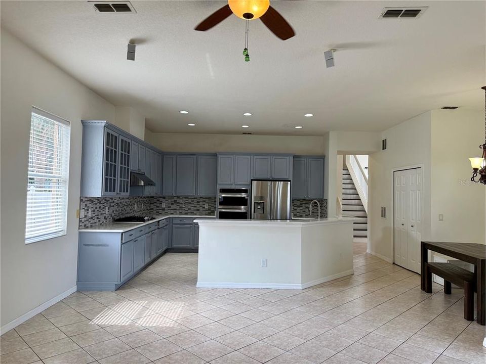 Active With Contract: $4,000 (5 beds, 3 baths, 3255 Square Feet)