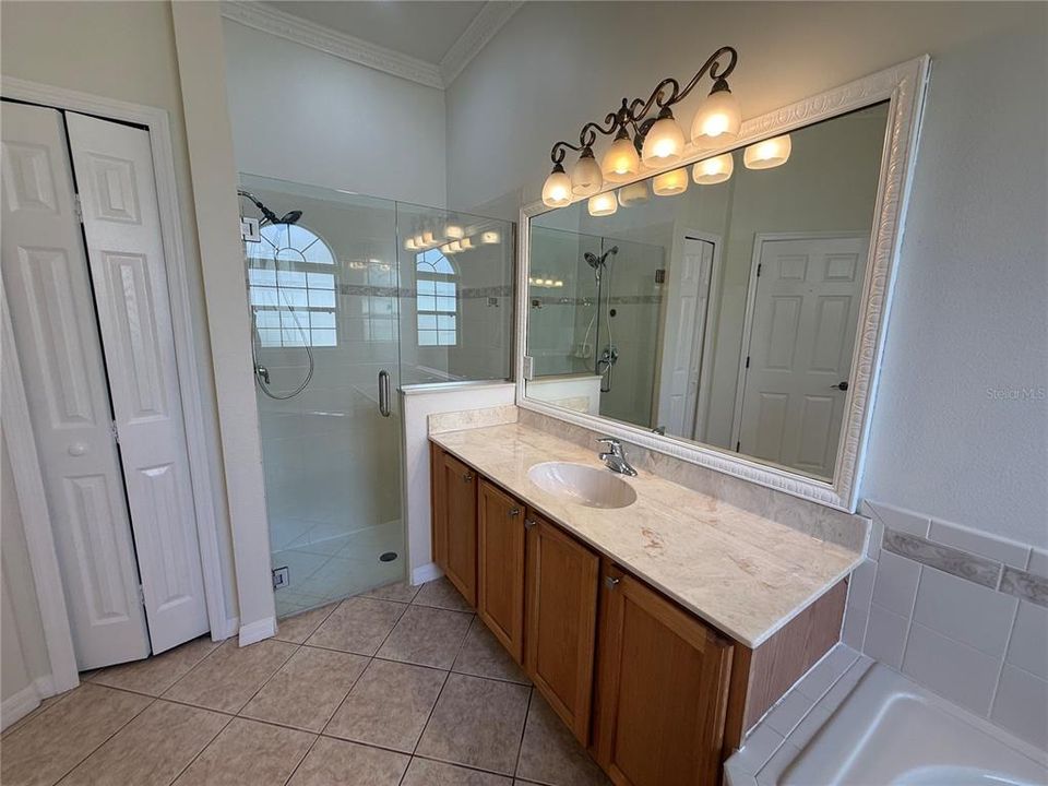 Active With Contract: $4,000 (5 beds, 3 baths, 3255 Square Feet)