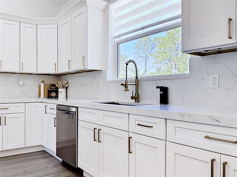 На продажу: $429,999 (3 спален, 2 ванн, 1764 Квадратных фут)
