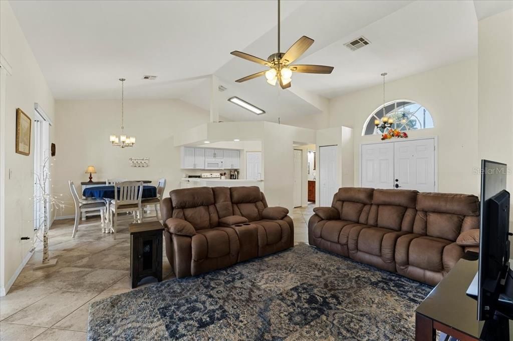 For Rent: $2,200 (2 beds, 2 baths, 1285 Square Feet)