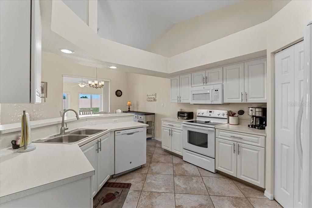 For Rent: $2,200 (2 beds, 2 baths, 1285 Square Feet)